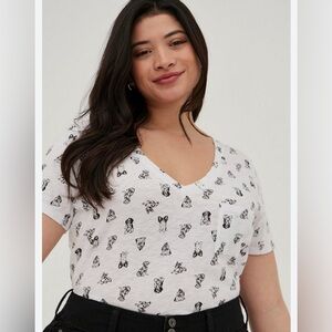 Torrid Heritage Slub White Black Dog Print Pocket V-Neck T-Shirt classic…